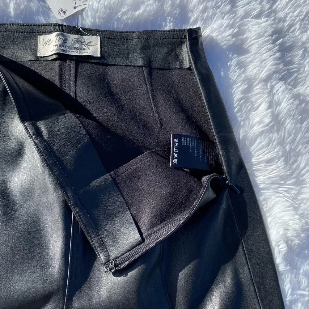 NWT FREE PEOPLE FUAX LEATHER VEGAN BLACK SKINNY LEG PANTS SIZE 24 - Picture 3 of 11